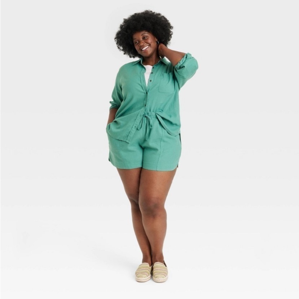 Women's Linen Long Sleeve Collared Button-Down Shirt - Universal Thread™
Green
